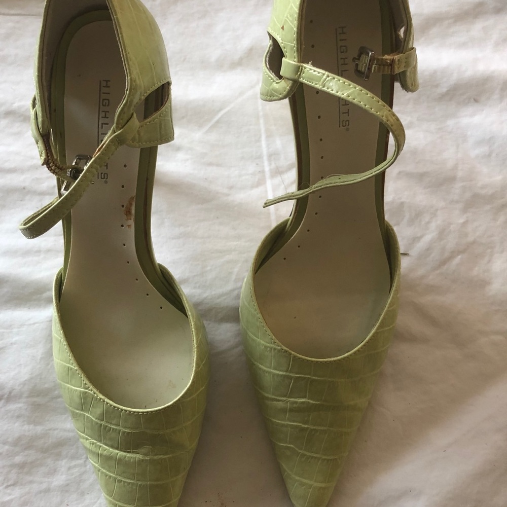 Shoes - Picture 3 of 4